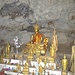 in den Höhlen befinden sich immer noch etwa 4000 Buddhastatuen