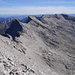 Blick rüber zur 3-Zinken und zur Grubenkarspitze, weites, ödes Karwendel, soweit man blicken kann