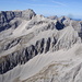 Herrliches Karwendel! Von rechts vorne: Moserkarspitze - unbenannter Gipfel - Rauhkarlspitze und die Kaltwasserkarspitze, mitte/rechts-hinten die Vogelkar und die Östl. Karwendelspitze