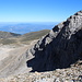 Unterwegs am Uludağ - Blick auf die steilen Abbrüche des nordöstlich vom Zirve Tepe gelegenen Nebengipfels (ca. 2.450 m).