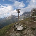 Oberhalb der Schneidalm schon auf 2500 Meter eine markante Wegkreuzung.Ein Höhensteig führt geradeaus in spannendem Auf und ab zur Stettiner Hütte,weiter aufwärts geht es zur Zwickauer Hütte