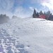 der winterliche Steilaufstieg zum Chli Dosse - zeitweise ziehen Nebelschwaden vorbei