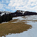 zuwenig Schnee zum Skifahren, der Lift steht.