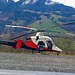 Das ist ein Kaman K-Max von Flettner. Es sind nur zwei dieser Hubschrauber in der Schweiz im Einsatz.<br />Dieser Hubschrauber hebt das Dreifache (bis zu 2700 KG) eines bei uns sonst üblichen Transporthubschraubers.