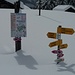 Les Moilles: 1 m Neuschnee: die Schilder vom Wegweiser sind noch knapp über der Schneemasse