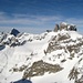 Oben bei P. 2974 angekommen, hat man einen herrlichen Blick in die Urner- und Berner Alpen. Hier im Bild der Chli Spannort, wo ich dann später die traumhafte Powder-Abfahrt unter die Skis nahm (über den markanten Rossfirn)