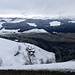 auf Güggel; Blick übers Tal des Diessbachs nach Aeschlen und Falkeflue zu Grossen Bernern im diesigen, wolkigen, Hintergrund ...