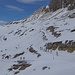 die Alpini quälen sich mit Marschgepäck und Tarnanzug