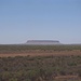 das ist (noch nicht) der Uluru, sondern der Mount Conner