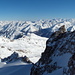 Aussicht vom Gipfel in die andere Richtung: vorne Aguoglia d'Es-cha (Keschnadel), links der Mitte P. Quattervals, hinten Ortler
