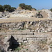 Troja - Auf der zum UNESCO-Welterbe zählenden archäologischen Stätte sind zahlreiche Gebäudereste u. ä. aus verschiedenen Epochen zu sehen. Bisher wurden hier zehn Siedlungsschichten entdeckt, die ihrerseits in weitere Feinschichten unterteilt werden. 