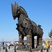 Çanakkale - Am Hafen der Stadt ist das Trojanische Pferd aus dem Troja-Film von 2004 aufgestellt.