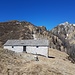 die Hütten auf der Alpe Morisciolo
über dem Dachfirst rechts zeigt sich der neckische Gügin