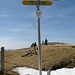 Auf der Gössigenhöchi hat es noch einzelne Schneefelder. Hier musste ich auf den Stacheldraht aufpassen der auf dem Boden lag  