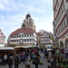 Markt in Herrenberg, überthront von der Stiftskirche