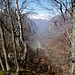 Tör - Blick hinunter nach Cavergno. Dahinter das Val Bavona
