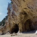 Höhlen bei Cala di Luna am Meer.