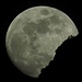 Perspektive im Abstieg: der Mond, angeknabbert vom Geierkopf:-) / Prospettiva in discesa: la luna rosicchiata dalla montagna:-) 