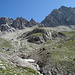 die tiefe Scharte in der Bildmitte gilt es zu erreichen, rechts die Marchspitze