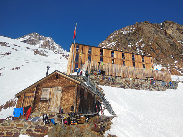 Finsteraarhornhütte