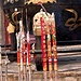 Räucherstäbchen vor dem Xuanmiao Tempel.