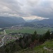 Die Aussichten vom Krepelschrofen sind an guten Tagen großartig! Hier die leider verhangene Blickrichtung Süd auf Karwendel, Ahrnspitzen und Wetterstein.