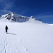 Piz Cristallina Gipfel rechts, der Skizustieg erfolgt von links auf der Südseite