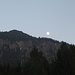 Der Mond steht über dem Schattenberg