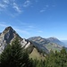 Von der Panoramatafel beim Gottertli geniesst man einen schönen Ausblick auf die Rigi-Kette.