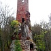 Klein-Wasigenstein besteht aus einem etwa 20 × 8 Meter messenden Wohnturm, dessen Grundriss genau dem Burgfelsen folgt.