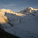 Das Matterhorn wirft seinen Schatten auf die Monte Rosa-Gruppe.
