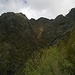 Il panoramico sentiero che dall'Alpe Stavelli scende a valle.