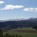 Am Gipfel des Puy de Monténard mit Blick in das Massif des Monts Dore mit dem Kulminationspunkt Puy de Sancy (1885m).