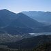 Blick nach Osten mit Pergine Valsugano, Lago di Caldenazzo, Fleimstaler- und Vicentiner Alpen.