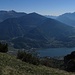 Was für ein Aussichtspunkt ! hierder blick nach Osten, über das Val Sugana mit den Fleimstaler Bergen (links) und den Vicentiner Alpen (rechts) (Bild "In Originalgröße" anschauen - und genießen).