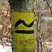 Gelb-schwarze Markierung auf den Zugangswegen