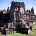 Blick von der Südwestecke Angkor Wats auf die inneren Tempelbereiche.