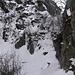 Anche la stradina che scende all'Alpe di Cadin è stata completamente fagocitata dalle scariche di neve.