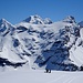 Gipfelrast mit Ausblick aufs [http://www.hikr.org/tour/post119829.html Karfreitagziel], Jungfrau, Mönch und...