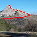 Hier der markante Felsklotz der Rocca Salvatesta von Süden. Der Weg wird uns unterhalb der Felswand vorbei nach rechts führen, von wo wir dann auf der anderen Seite auf den Gipfel steigen werden.