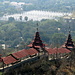 Im Aufstieg zum Mandalay Hill mit der Sandamuni-Pagode im Hintergrund