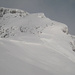 Eindrücklicher Wechtenabbruch/Schneebrett bei der Märenegg durch nahe "Fernauslösung", der Lawinenkegel endete erst 250 Höhenmeter tiefer auf Höhe Ober Stafel.