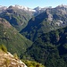 Le valli sopra Lavertezzo, a destra la Val Carecchio, al centro la Val Pincascia (con le capanne Carnavosa e Fumegna), e a sinistra la Val d'Agro