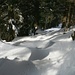 lauschige "Wanderweg"-Partie - von Schnee und Wind prächtig gestaltet