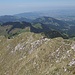 Der Gipfelgrat und Rückblick zum Ausgangsort.
