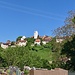 Blick vom Parkplatz am Friedhof aus auf die höher gelegene Altstadt