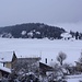 Le Pont (1008m) am Lac de Joux (1004m). <br /><br />Gleich am oberen Dorfende können die Schneeschuhe angezogen werden, Schnee hat's mehr als genügend!