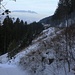 Foto vom 23.1.2010 - 1. Versuch Dent de Vaulion:<br /><br />Im Aufstieg oberhalb der Bahnlinie zum Ausgangspunkt P.1130m welcher der eigentliche Ausgangspunkt der Westwandcouloirroute vom Dent de Vaulion ist.