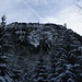 Foto vom 23.1.2010 - 1. Versuch Dent de Vaulion:<br /><br />Blick beim P.1130m nach oben zur Westwand vom Dent de Vaulion (1482,6m). Der Fernsehsendeturm auf dem Gipfel ist schon zu erkennen, das Westwandcouloir ist aber auf dem Foto nicht zu sehen.