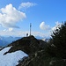 [u Esther58] erreicht den Gipfel, den wir vor 2 Jahren schon mal mit Schneeschuhen von Süden bestiegen haben